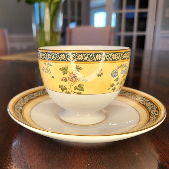 EUC Set of 4 Wedgewood Leigh Shape Footed Cup & Saucer Set 2 3/4 in - Picture 3 of 7
